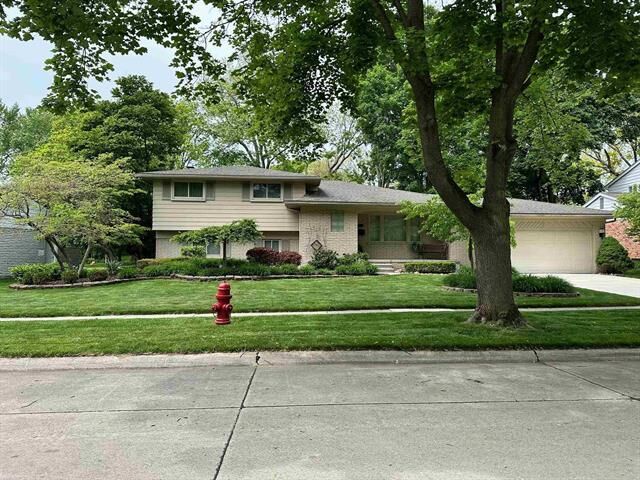 Property Photo:  16117 Alpine Drive  MI 48154 