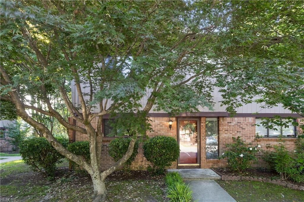 Property Photo:  1010 N Green Dr  VA 23602 