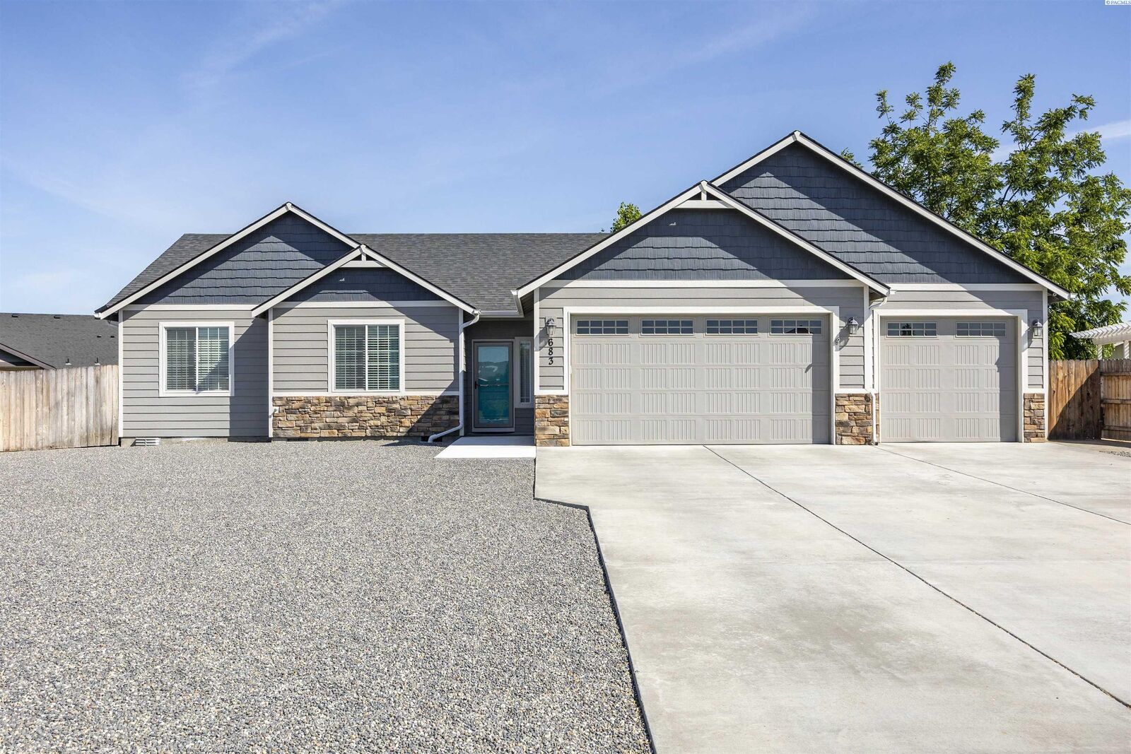 Property Photo:  683 Sedgwick Place  WA 99352 