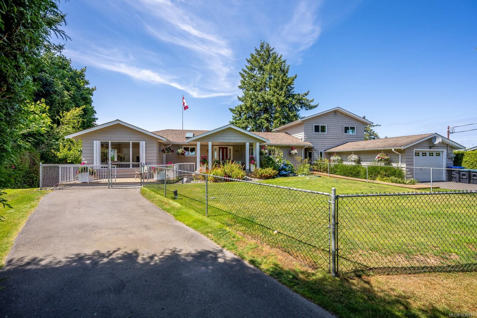 Property Photo: 200 Crome Point Rd BC V0R 1G0