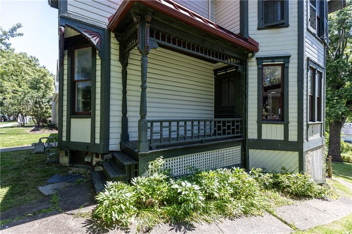 Property Photo:  82 S Wade Ave  PA 15301 