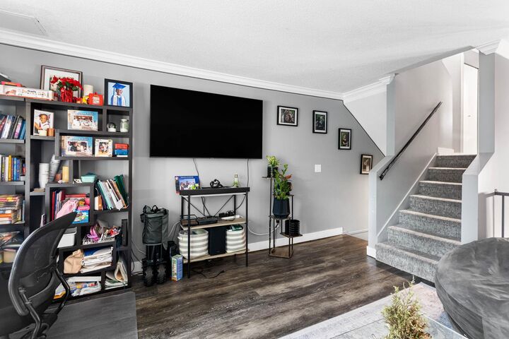 Property Photo: 33293 E Bourquin Crescent 29 BC V2S 1Y2
