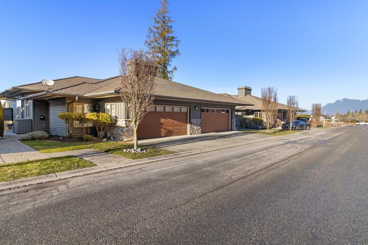 51096 Falls Court 104 — photo 1