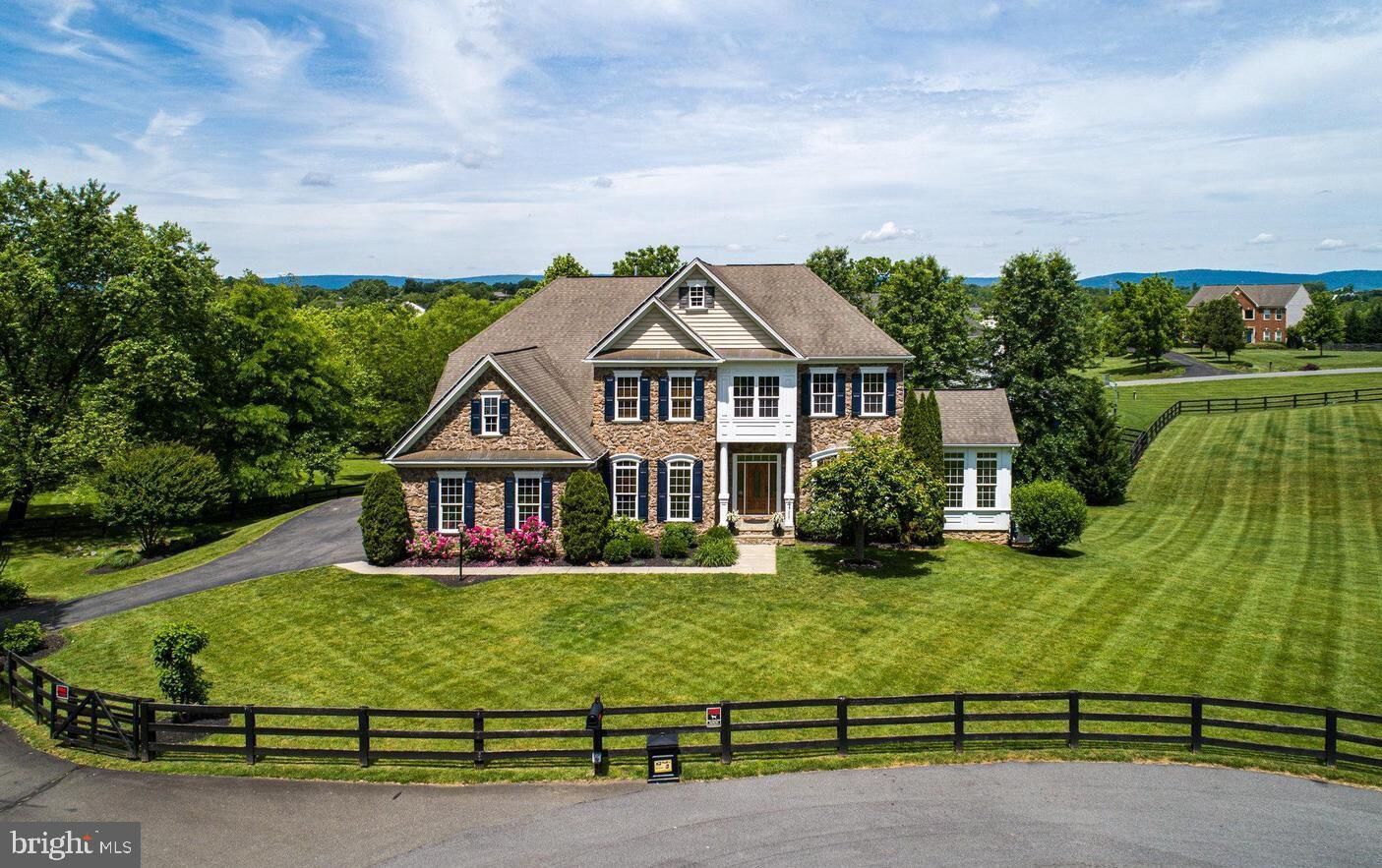 Property Photo: 17205 Dewpoint Place VA 20158