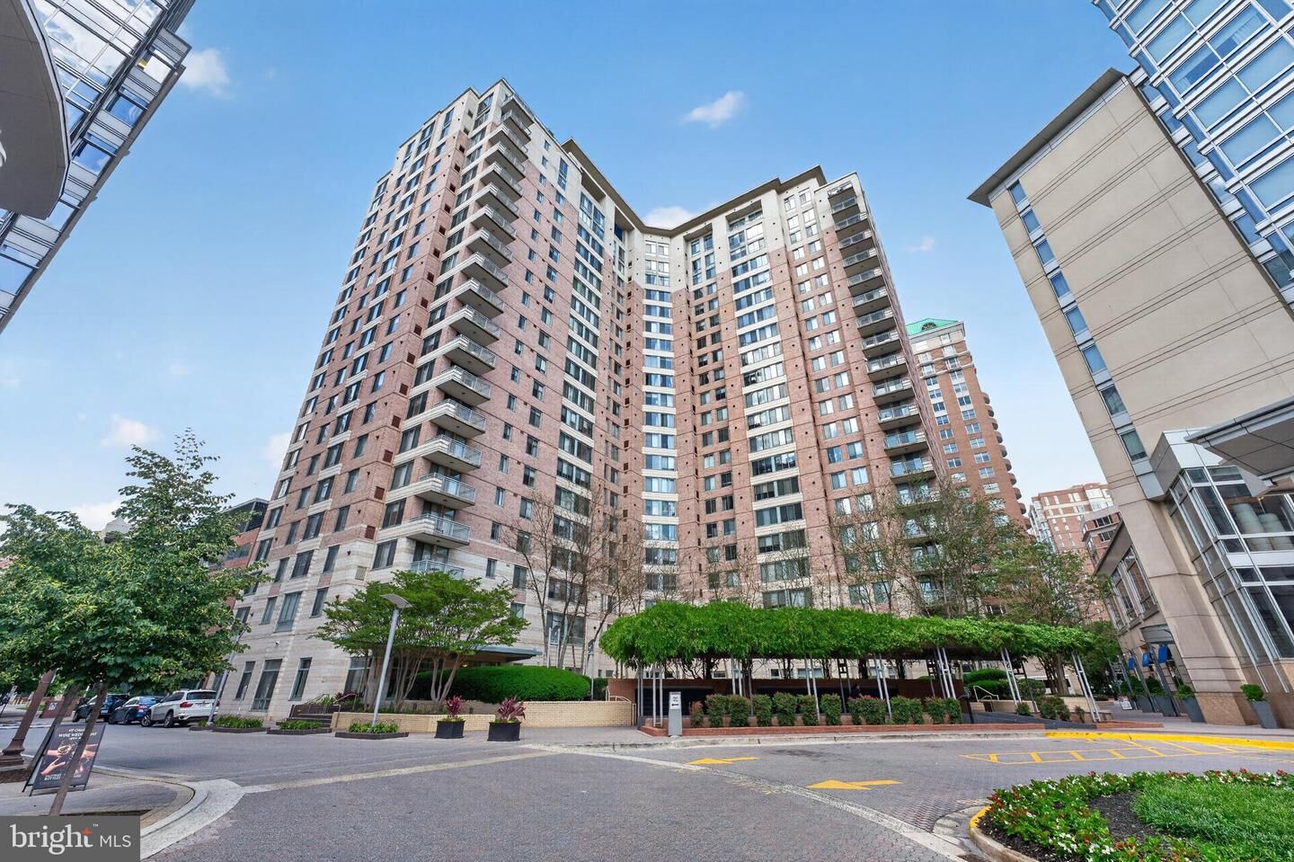 Property Photo: 851 N Glebe Road 1301 VA 22203