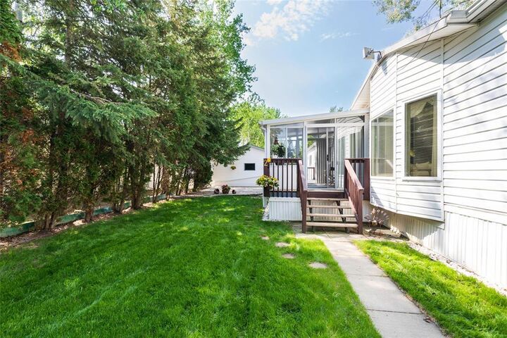 Property Photo:  2 Nature Drive  MB R5H 1H2 