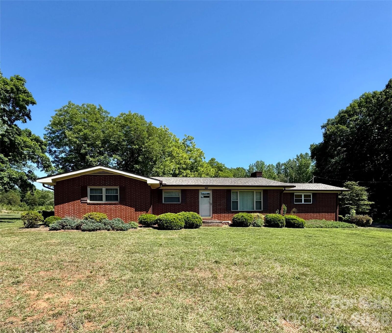 Property Photo: 404 E Lyerly Street NC 28146