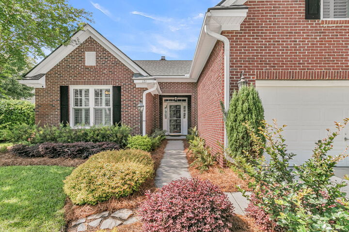 Property Photo:  121 Thousand Oaks Court  SC 29485 