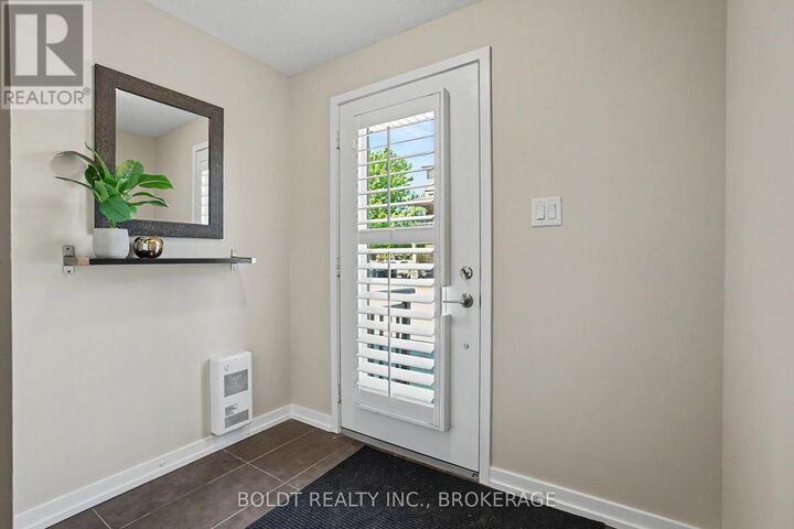 Property Photo:  510 North Service Road 13  ON L3M 0C9 
