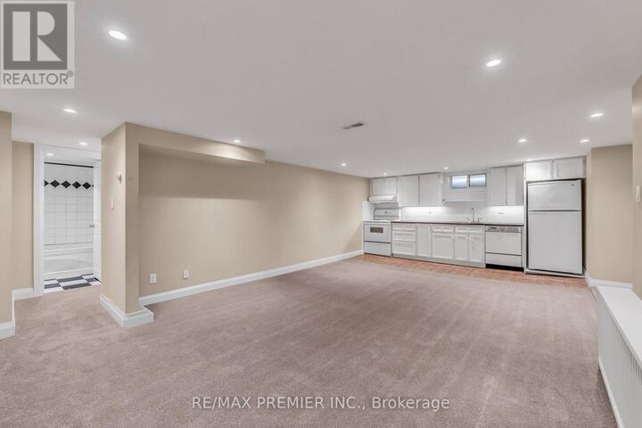 Property Photo:  5 Killarney Road  ON M5P 1L7 