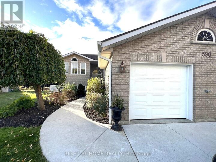 Property Photo:  590 Arbour Crescent  ON K7M 8Y1 