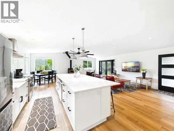 Property Photo: 3718 Krestova Road BC V0G 1H2