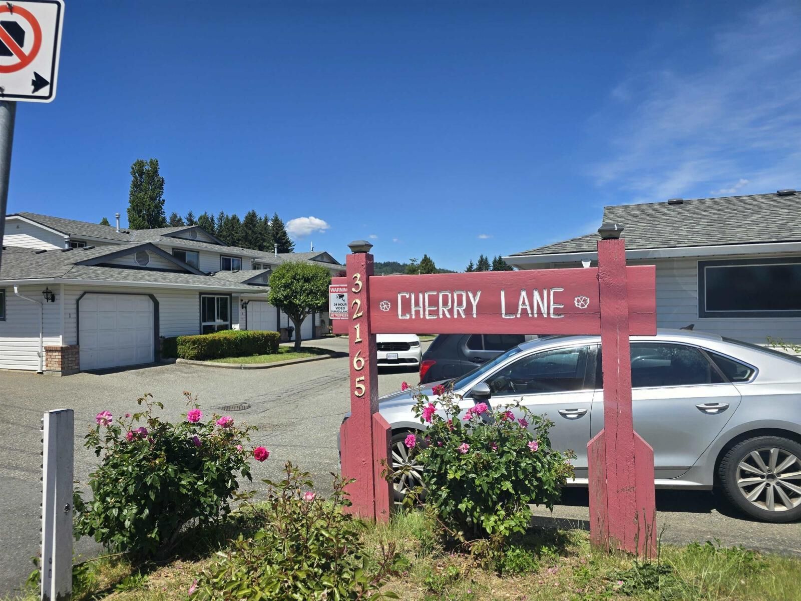 Property Photo: 32165 7th Avenue 3 BC V2V 1Z0