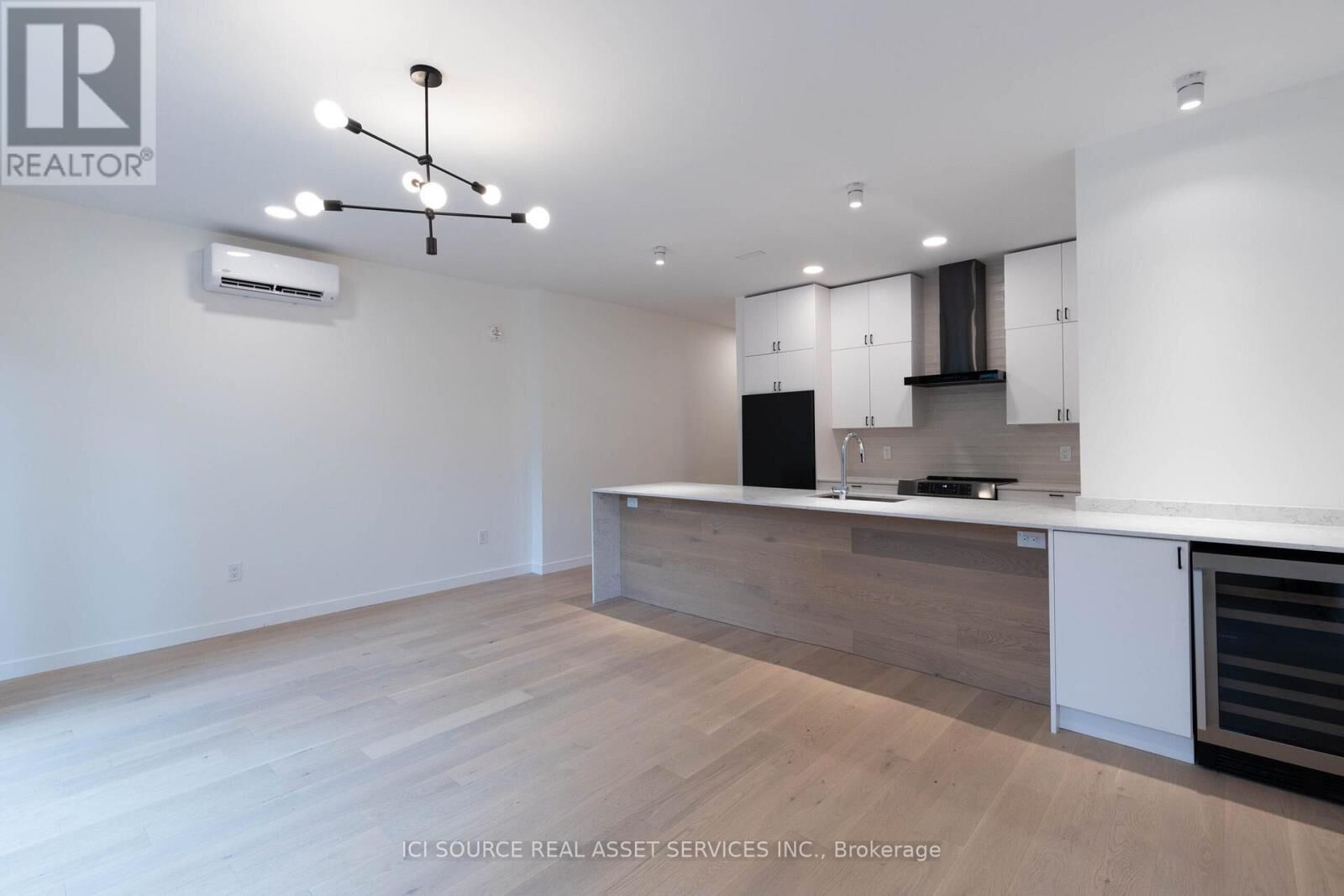 Property Photo:  60 Jones Avenue C  ON M4M 2Z8 