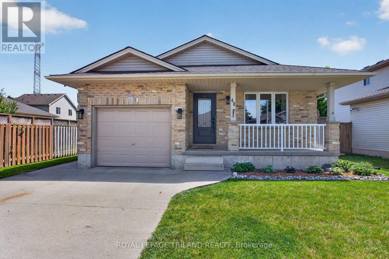 Property Photo:  48 Cottonwood Drive  ON N5P 4M7 