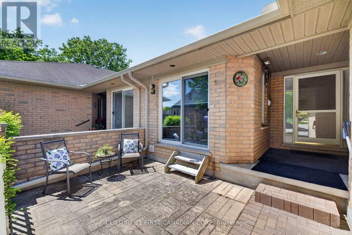 Property Photo:  861 Shelborne Street 14  ON N5Z 5C5 