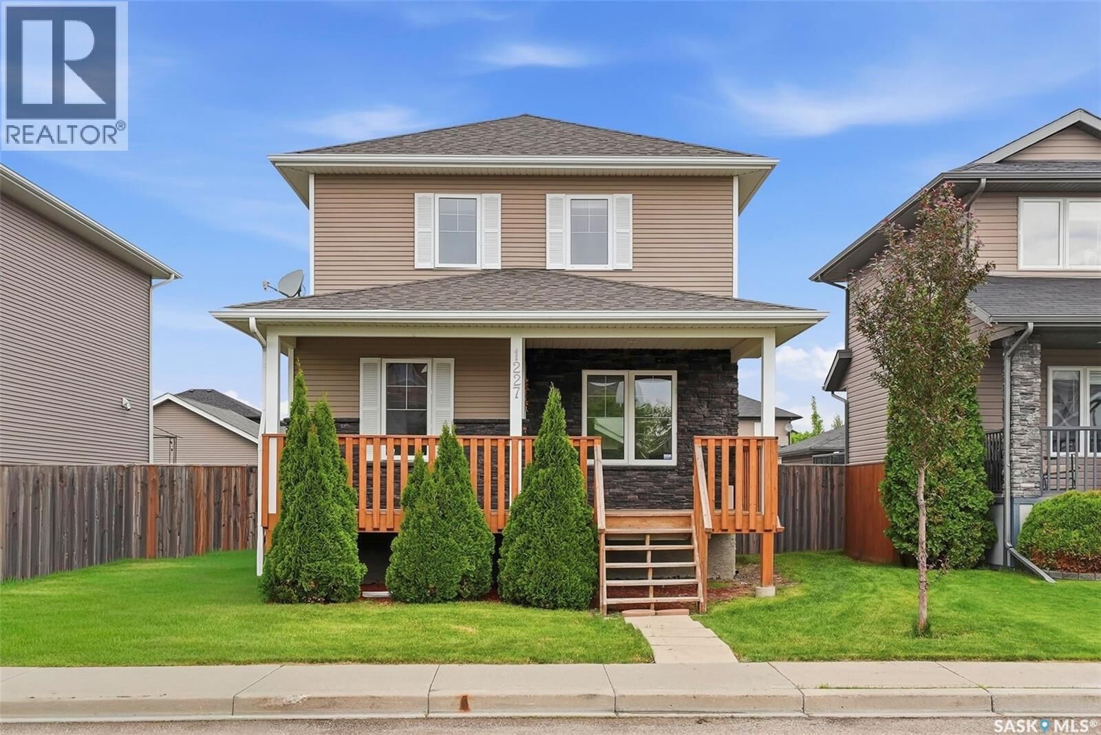 Property Photo:  1227 Willowgrove Court  SK S7W 0A8 