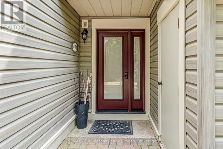 Property Photo:  471 Oxbow Crescent  ON L9Y 5B4 