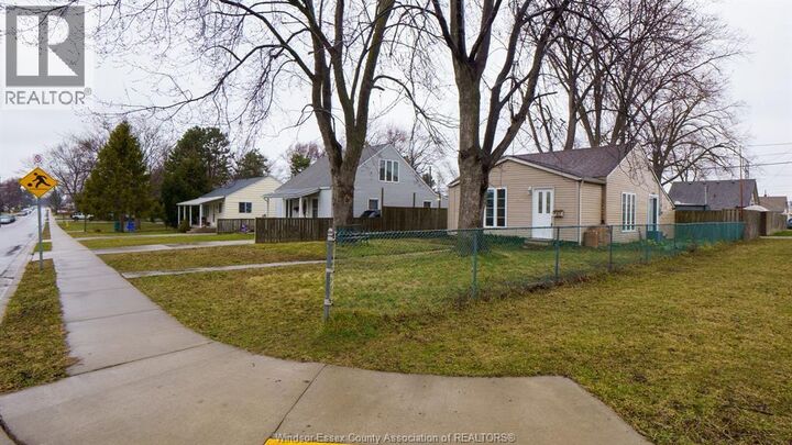 Property Photo:  1296 Elm Avenue  ON N8X 2B5 