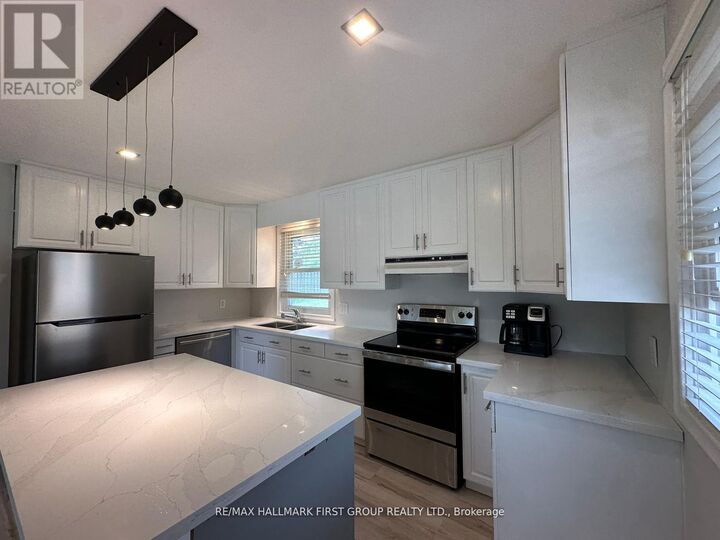 Property Photo:  714 Tennyson Avenue  ON L1H 3K4 