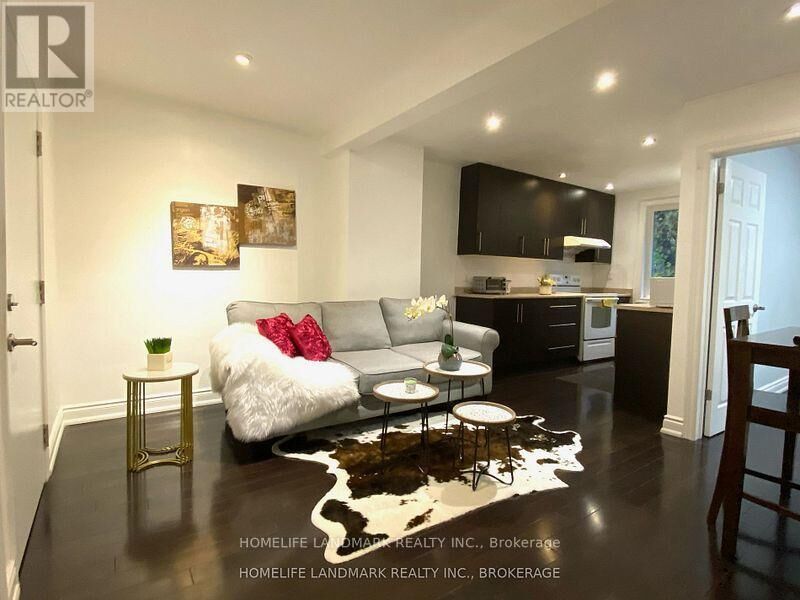 Property Photo:  57 Glenside Avenue 2nd  ON M4L 2T6 