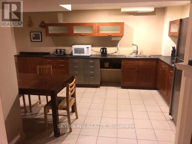 Property Photo:  4833 Wild Rose Street  ON L5M 5M8 