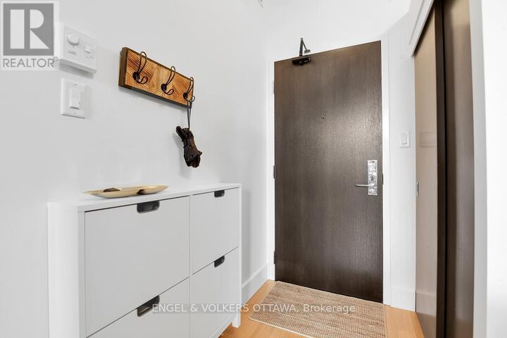 Property Photo:  108 Third Avenue 201  ON K1S 2J8 