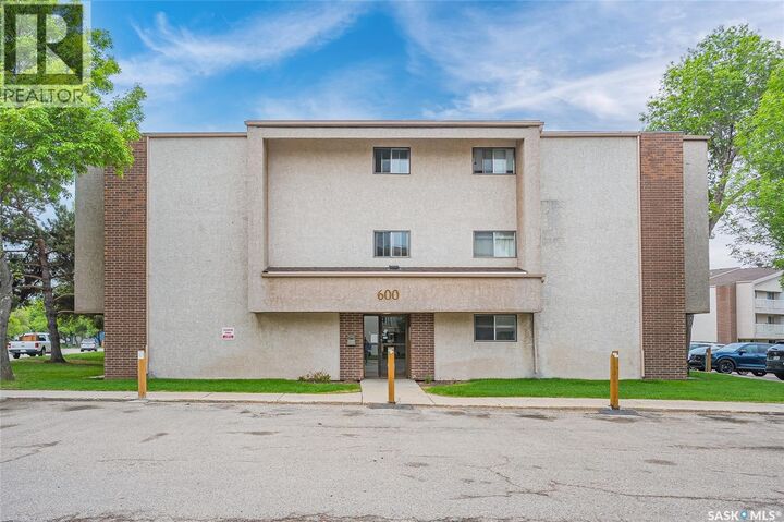 Property Photo:  612 310 Stillwater Drive  SK S7J 4H7 