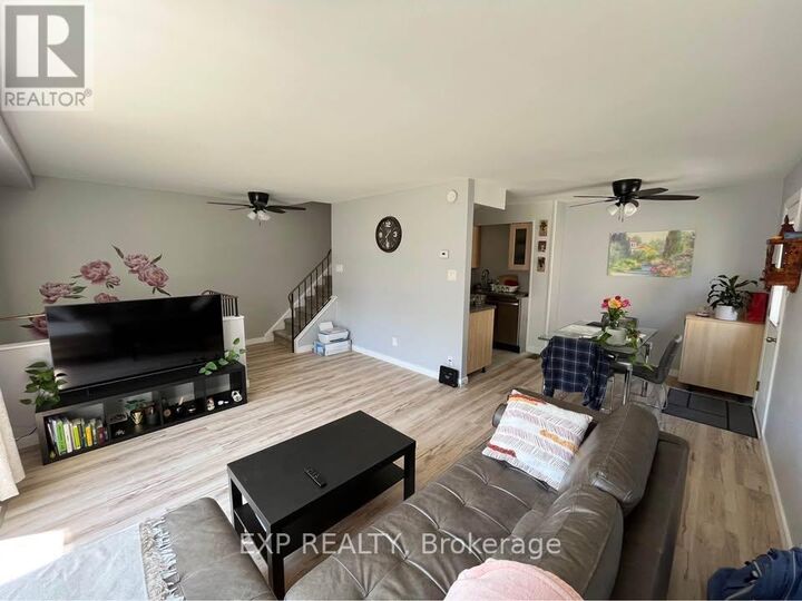 Property Photo:  20 Sonnet Crescent 135  ON K2H 8W7 