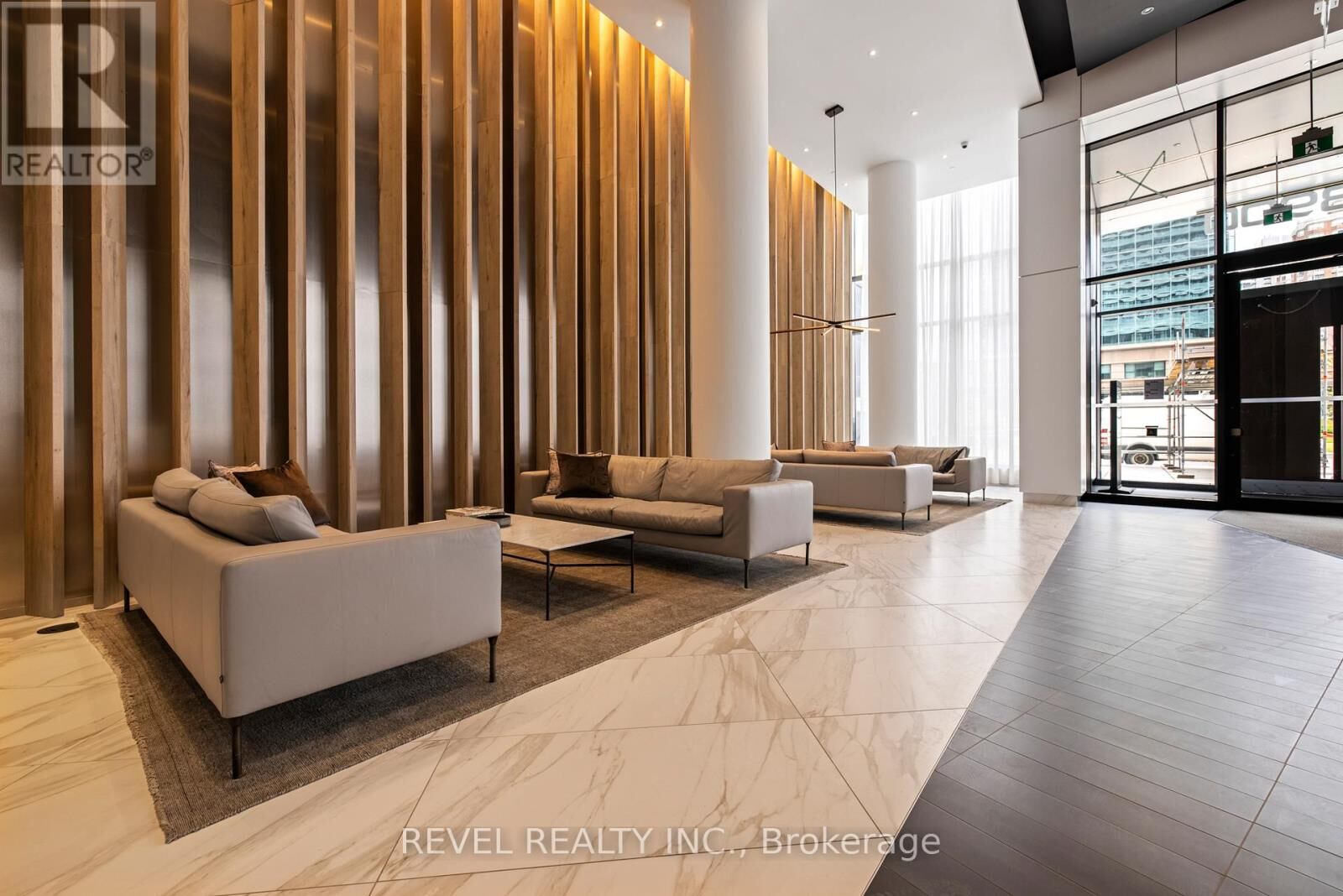 Property Photo:  3900 Confederation Parkway 2408  ON L5B 0M3 