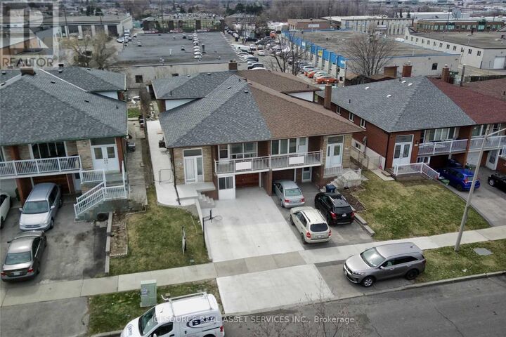 Property Photo:  117 Firgrove Crescent  ON M3N 1K5 