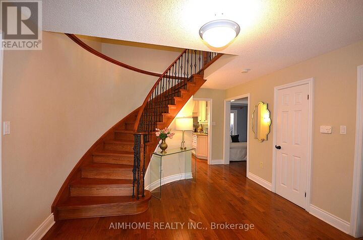 Property Photo:  80 Golf Links Drive  ON L4G 3V3 