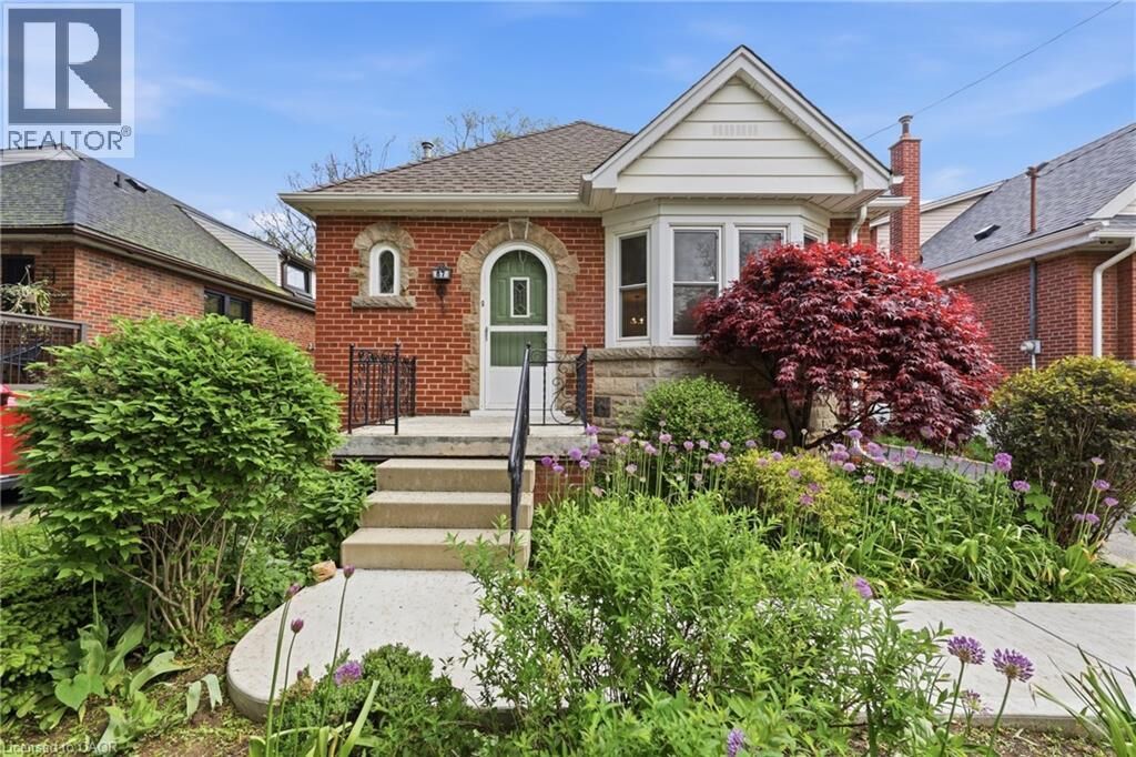 Property Photo:  87 Empress Avenue  ON L9A 1M5 