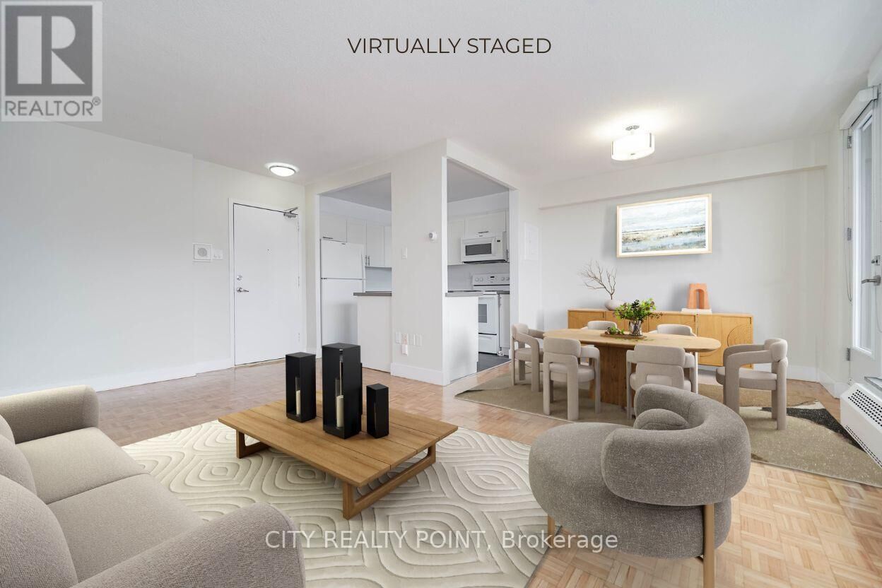 Property Photo:  666 Spadina Avenue 2411  ON M5S 2H8 