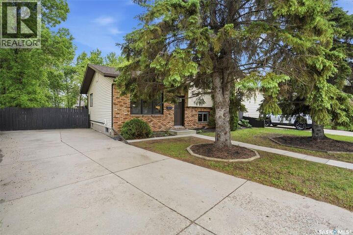 Property Photo:  143 Adilman Drive  SK S7K 7P3 