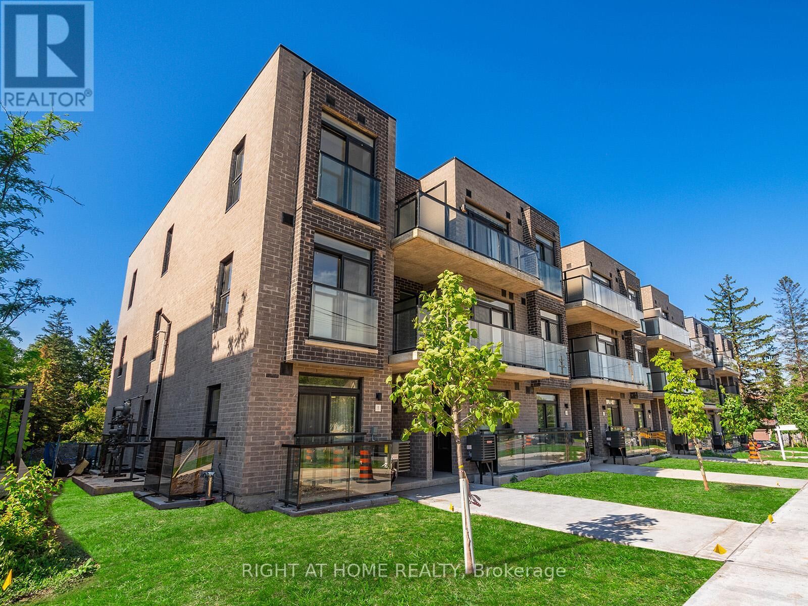 Property Photo:  260 Finch Avenue East 4  ON M2N 0L3 