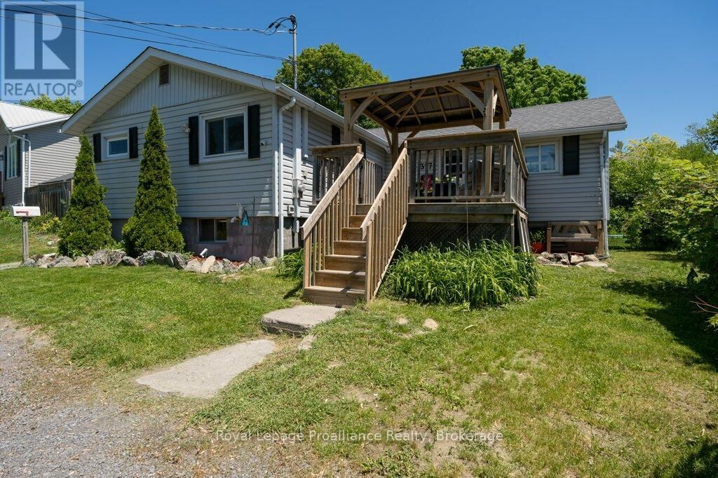 Property Photo:  327 Sidney Street  ON K8V 2V1 