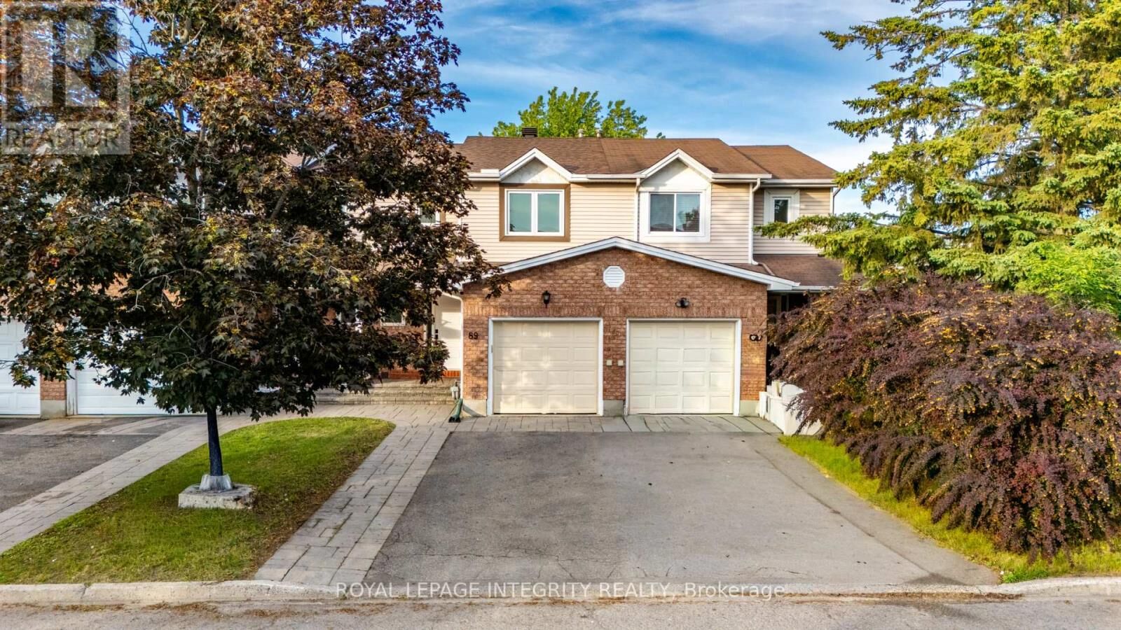 Property Photo:  89 Burlington Crescent  ON K1T 3K5 