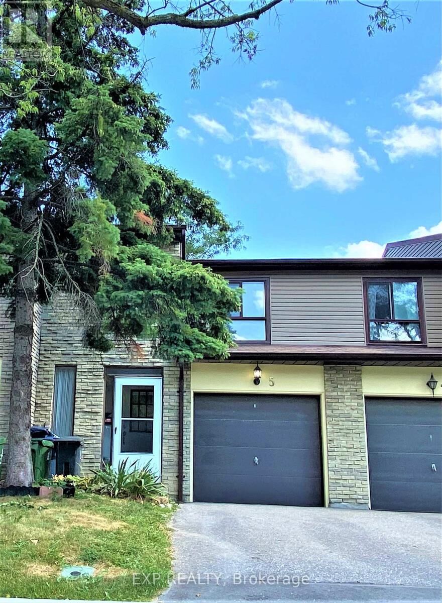 Property Photo: 5 Thunder Grove ON M1V 1V1