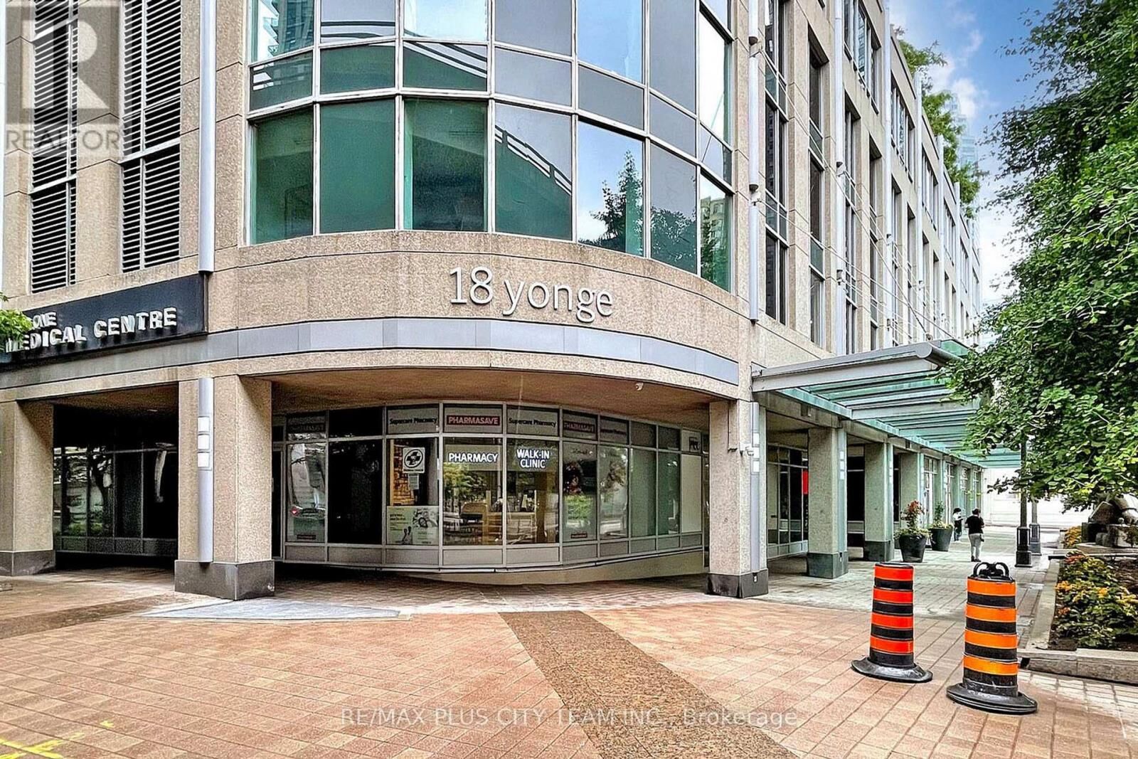 Property Photo:  18 Yonge Street 1809  ON M5E 1Z8 
