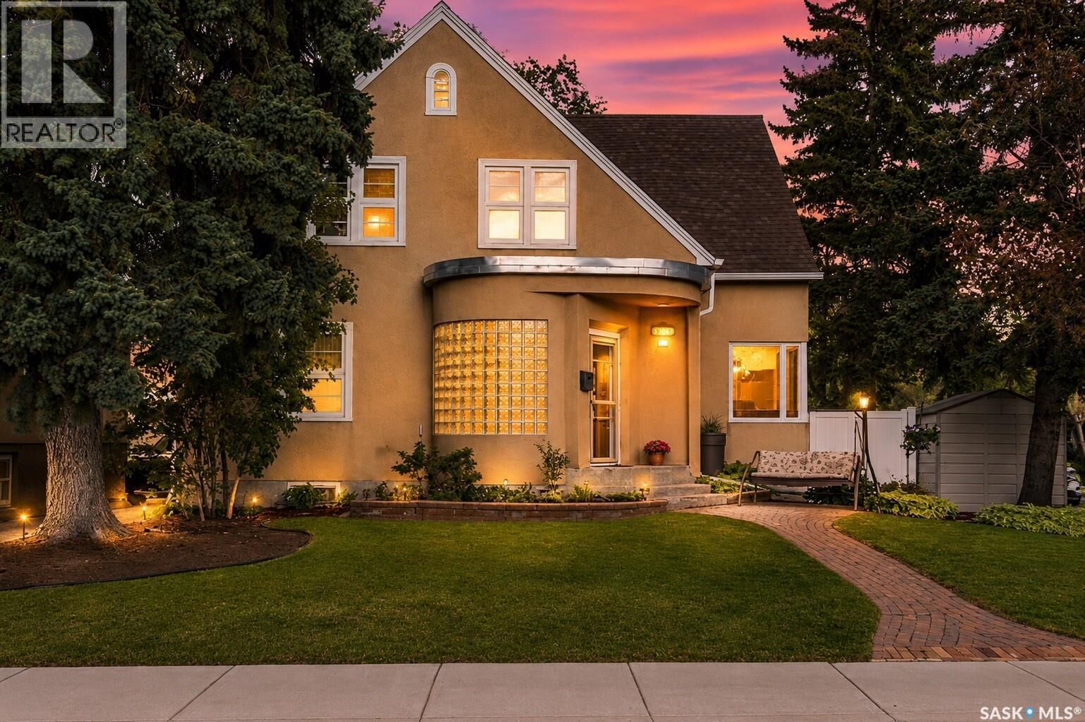 Property Photo:  2075 Quebec Street  SK S4P 1K1 