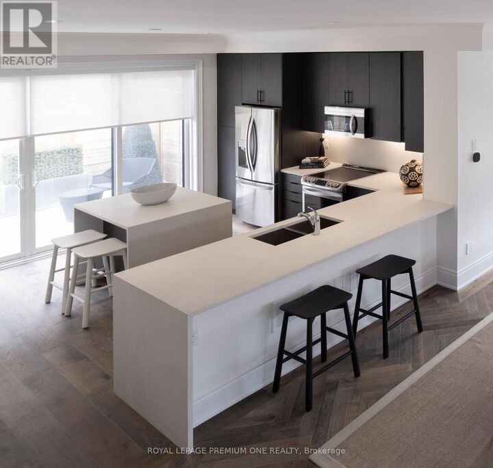 Property Photo: 70A Thomas Street ON L5M 2R6