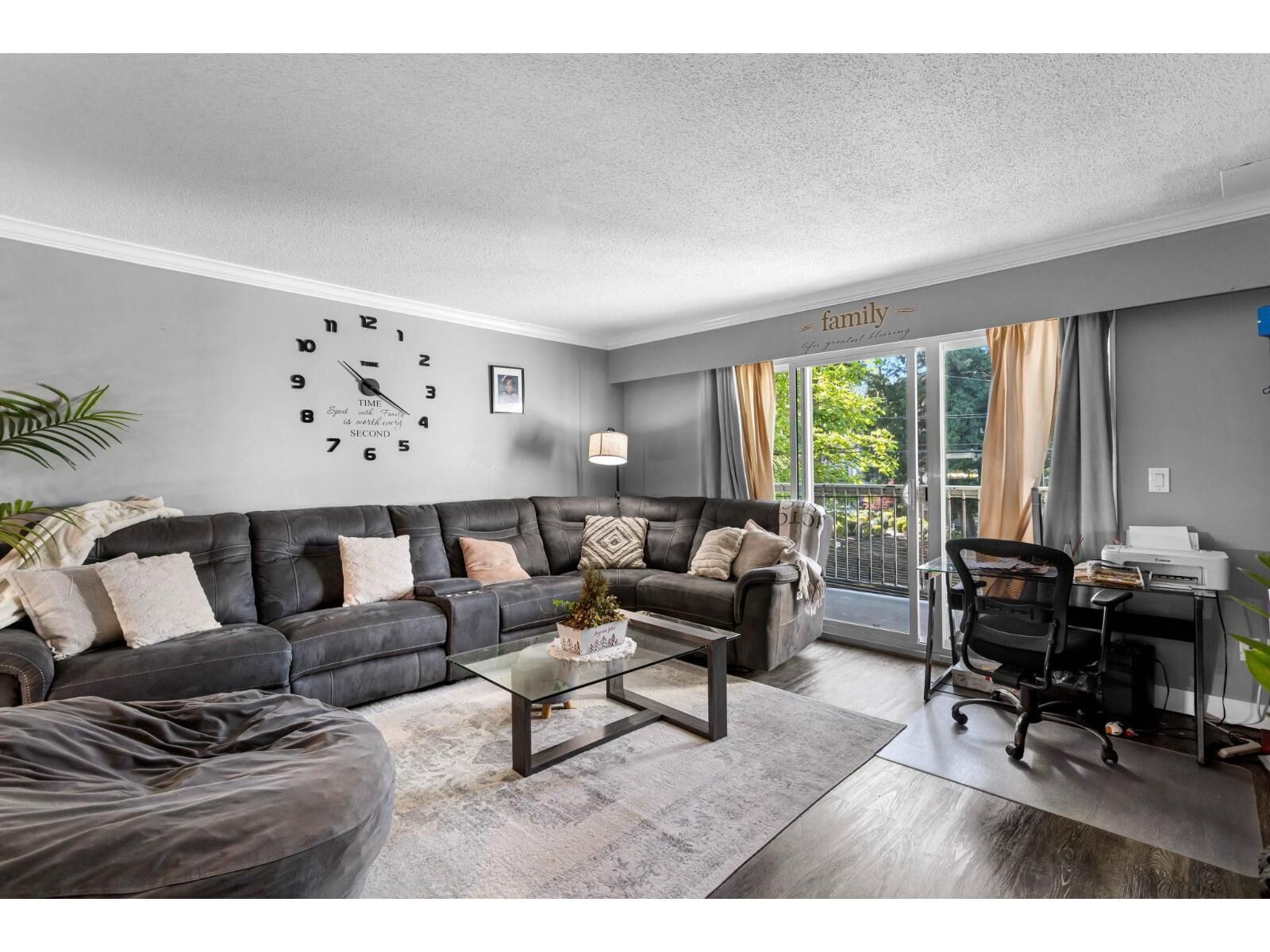Property Photo:  33293 East Bourquin Crescent East 29  BC V2S 1Y2 