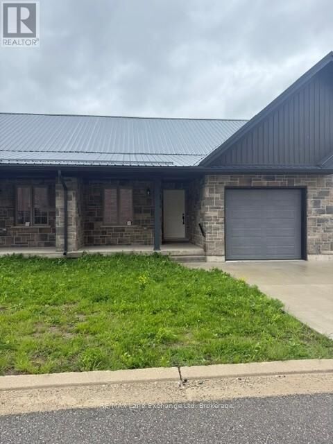 Property Photo:  730 Princess Street 7  ON N0G 2L3 