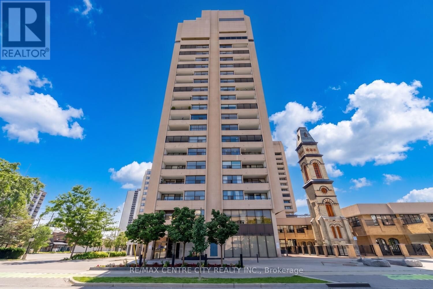 Property Photo:  389 Dundas Street 901  ON N6B 3L5 