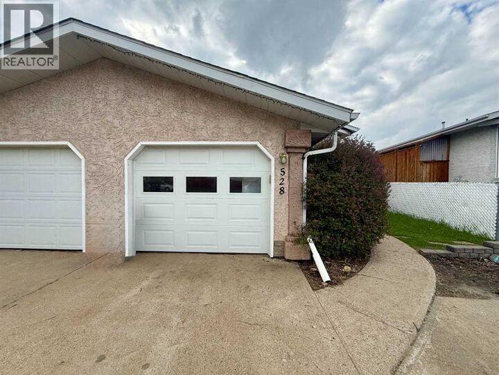 Property Photo:  528 16 Street  AB T9W 1J7 