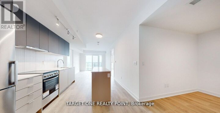 Property Photo:  8 Tippett Road 1006  ON M3H 0E7 