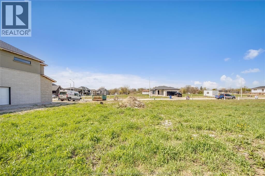 Property Photo:  3692 Farrow Avenue  ON N8H 0B3 