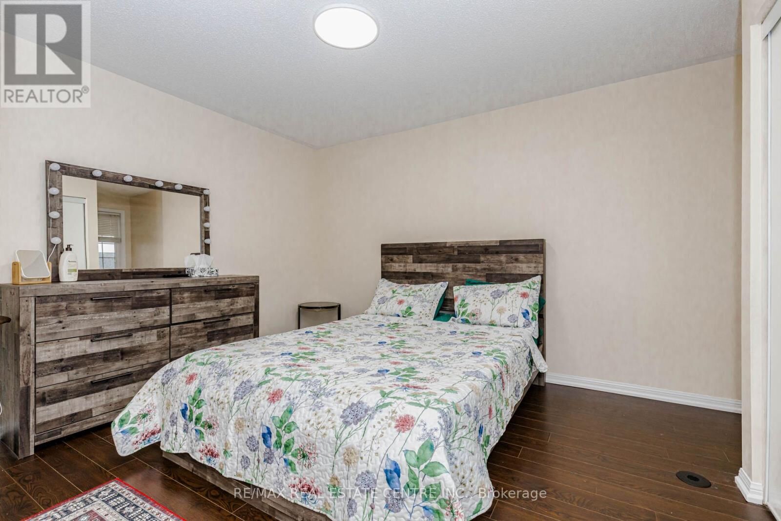 Property Photo:  924 Burgess Gardens  ON L9T 0K8 