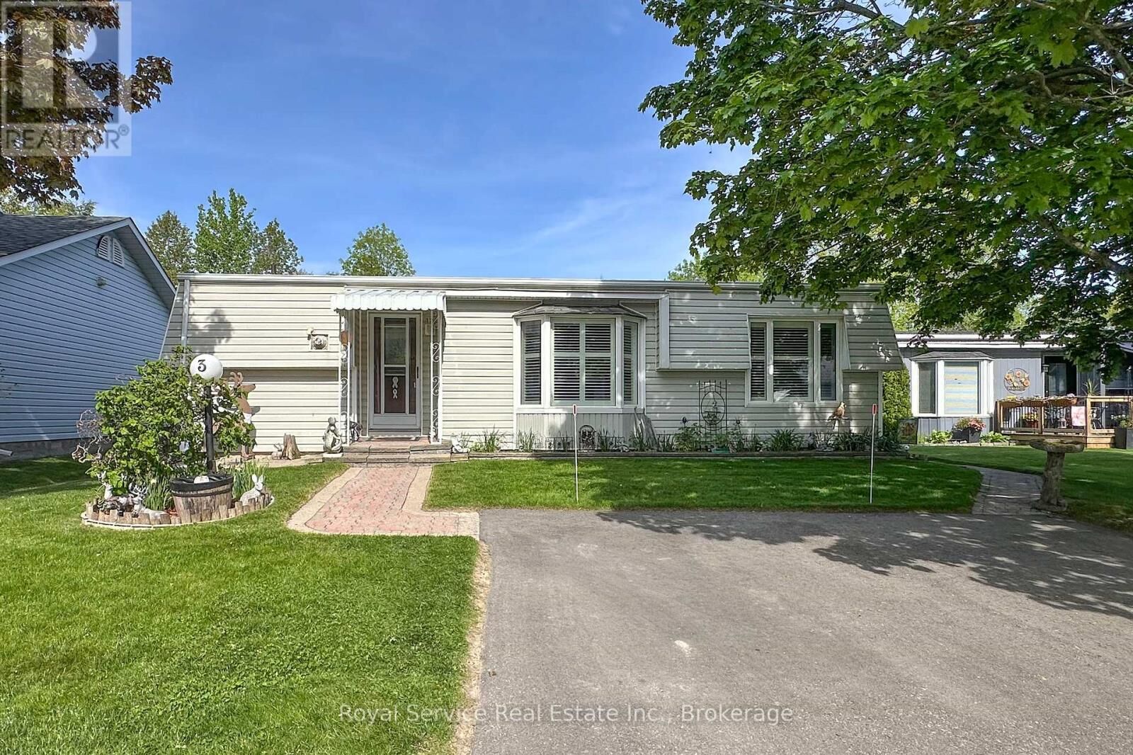 Property Photo:  3 Fairway Drive  ON L1B 1B5 